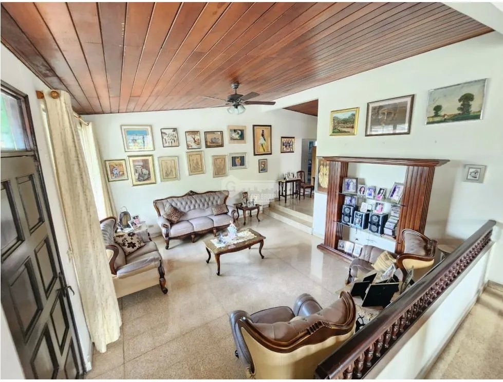 SE VENDE AMPLIA CASA BETANIA 244 m2 BALCON