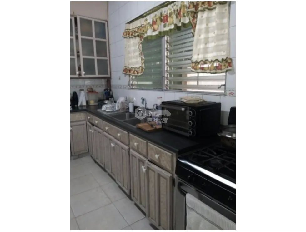 SE VENDE AMPLIA CASA BETANIA 244 m2 BALCON