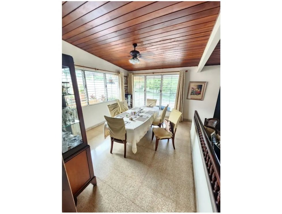 SE VENDE AMPLIA CASA BETANIA 244 m2 BALCON