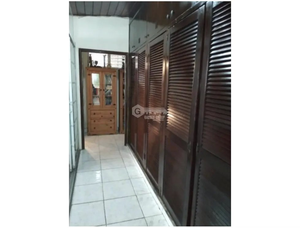 CASA /  BETANIA / 3 HABITACIONES / 244 m2 / BALCON
