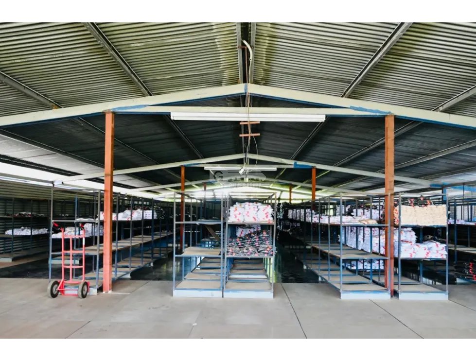 BODEGA / 12 DE OCTUBRE / 1990M2 / CÓDIGO C-2 / GALERAS / OFICINAS