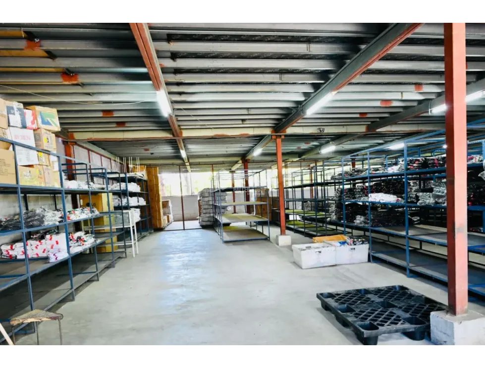 BODEGA / 12 DE OCTUBRE / 1990M2 / CÓDIGO C-2 / GALERAS / OFICINAS