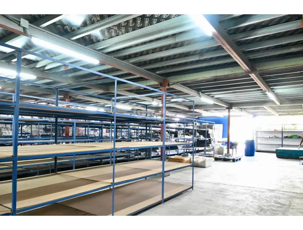 BODEGA / 12 DE OCTUBRE / 1990M2 / CÓDIGO C-2 / GALERAS / OFICINAS