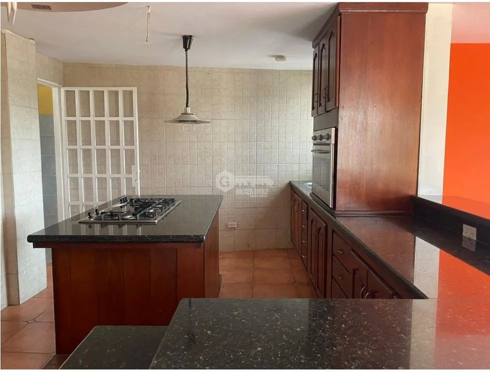 SE VENDE CASA EN VILLA DE LAS FUENTES DE 473M  2 NIVELES CON JACUZZI