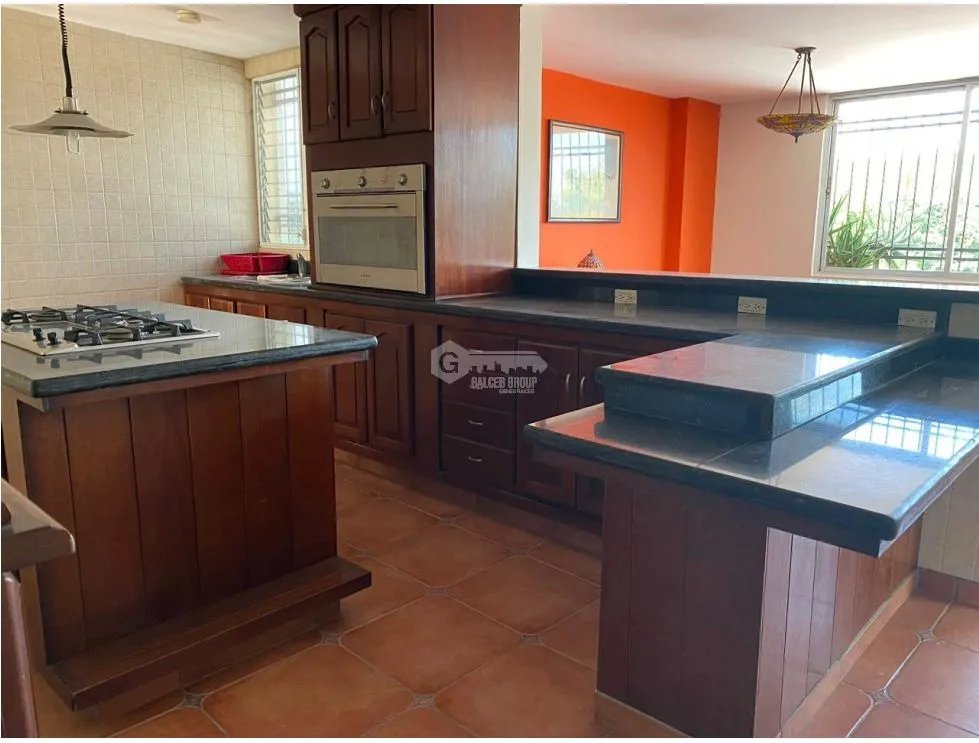 VILLA DE LAS FUENTES / 473M / 2 NIVELES / JACUZZI / 5 HABITAC