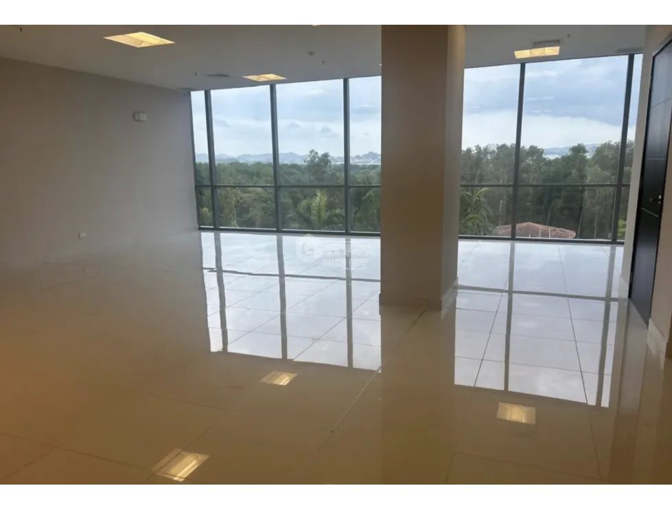 SE ALQUILA OFICINA  EN COSTA DEL ESTE  BOULEVARD DEL ESTE DE 92M2