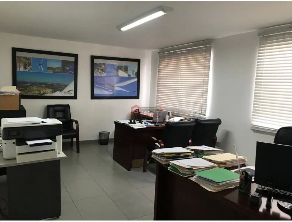 SE VENDE CASA EN OBARRIO DE 2 NIVELES PARA USO RESIDENCIAL O COMERCIAL