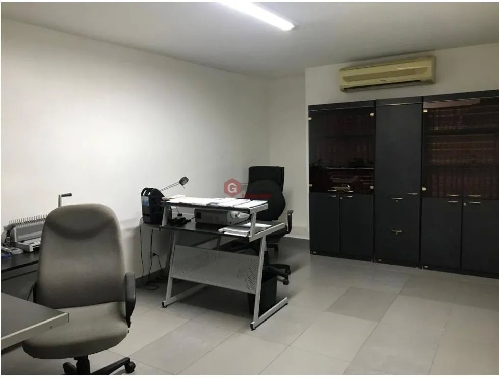 OBARRIO / CASA DE DOS NIVELES /  RESIDENCIAL O COMERCIAL /  500M2