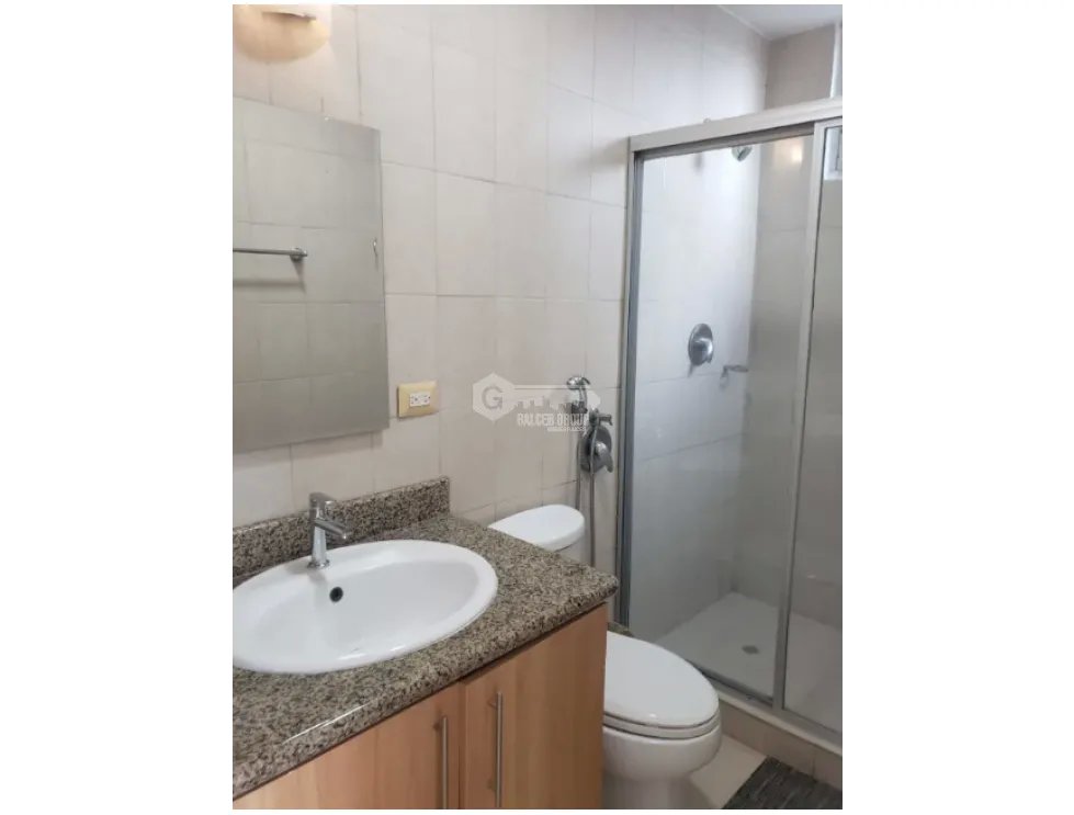 SE VENDE APARTAMENTO EN  SOL DEL ESTE DE 3 HABITACION Y 2 PARKING