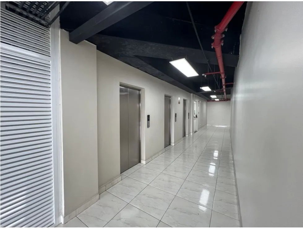 LOCAL COMERCIAL / THE SANDS / AV. BALBOA / 180 M2 / VACIO