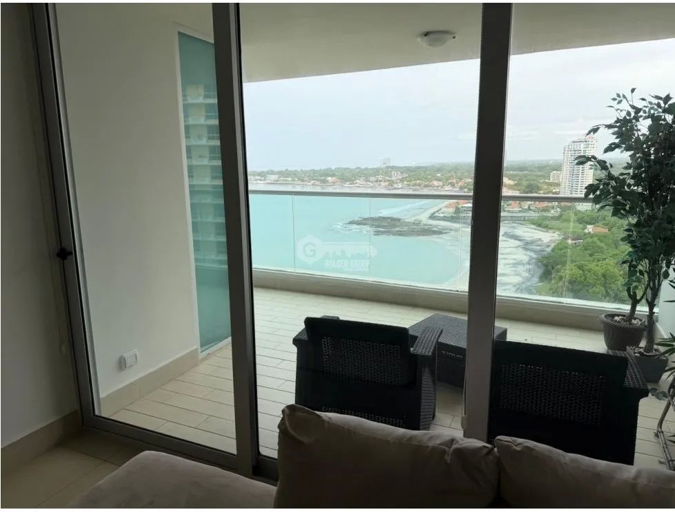 SE VENDE APARTAMENTO EN CORONADO AMOBLADO CON BALCON