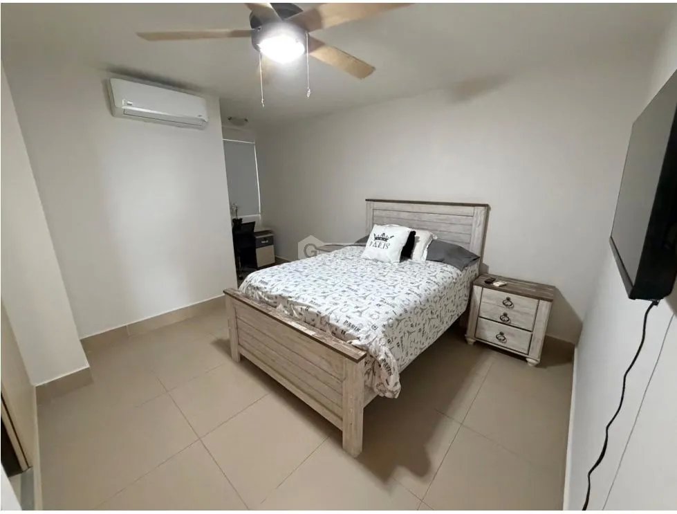 SE VENDE APARTAMENTO EN CORONADO AMOBLADO CON BALCON
