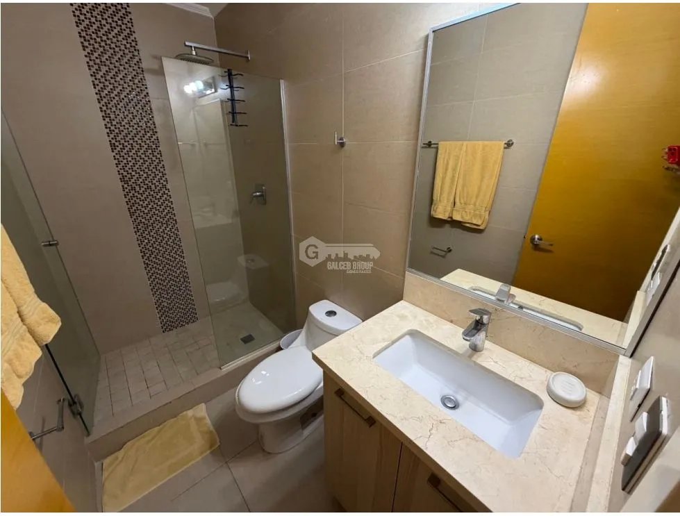 SE VENDE APARTAMENTO EN CORONADO AMOBLADO CON BALCON