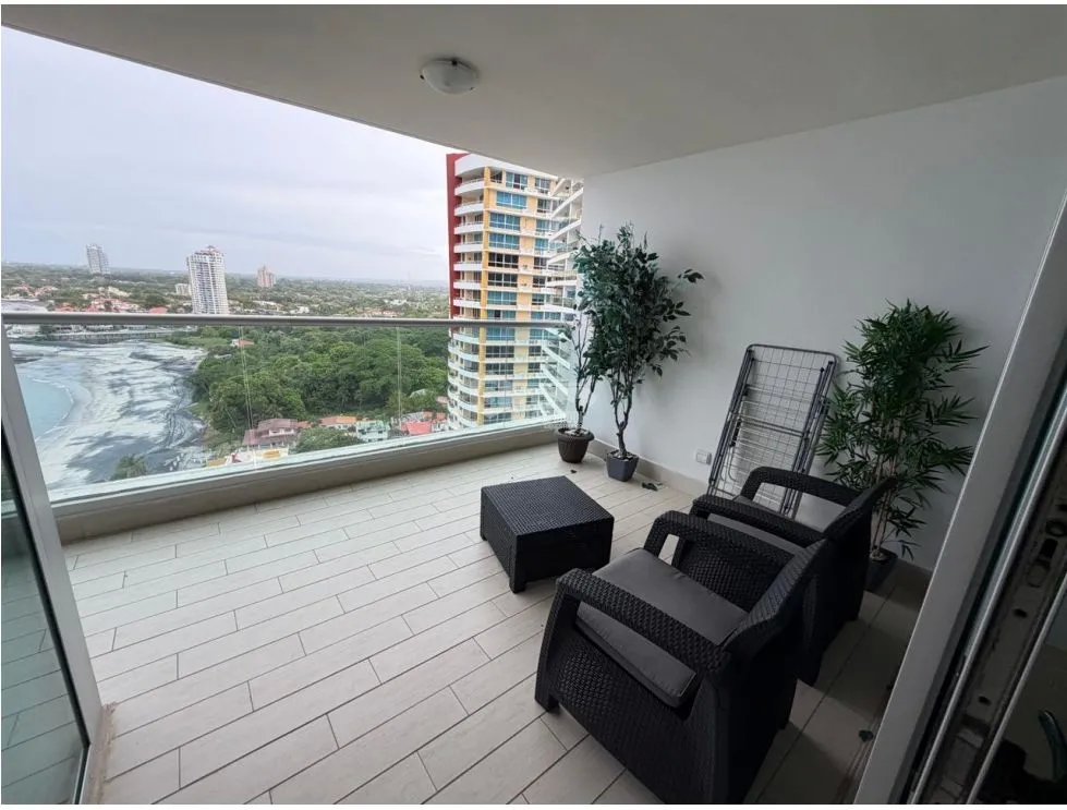 SE VENDE APARTAMENTO EN CORONADO AMOBLADO CON BALCON