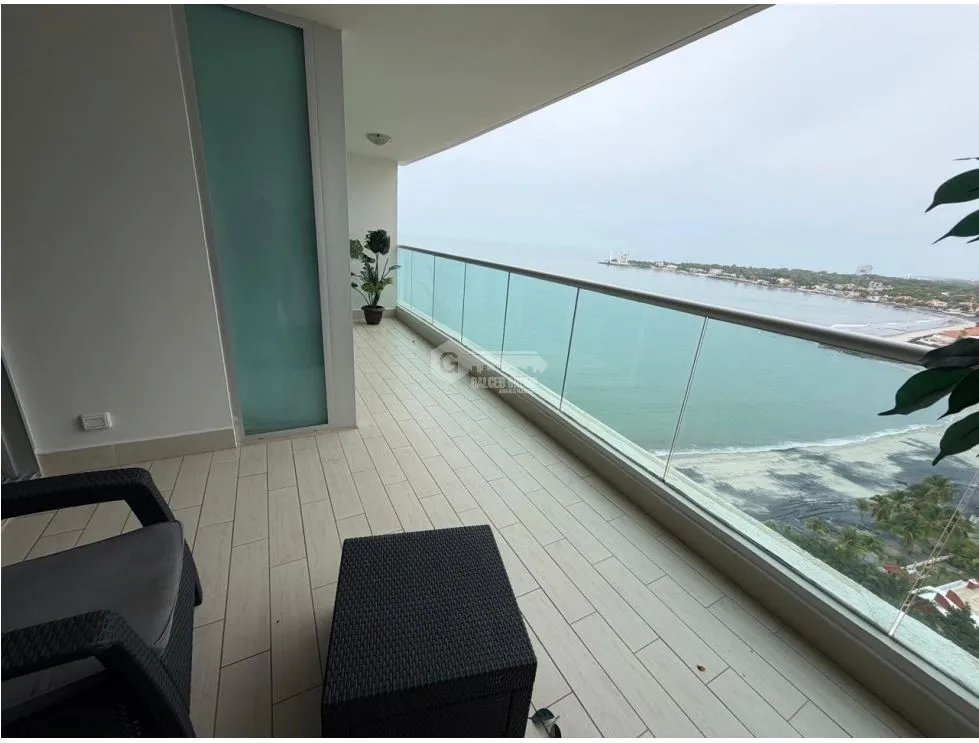 SE VENDE APARTAMENTO EN CORONADO AMOBLADO CON BALCON