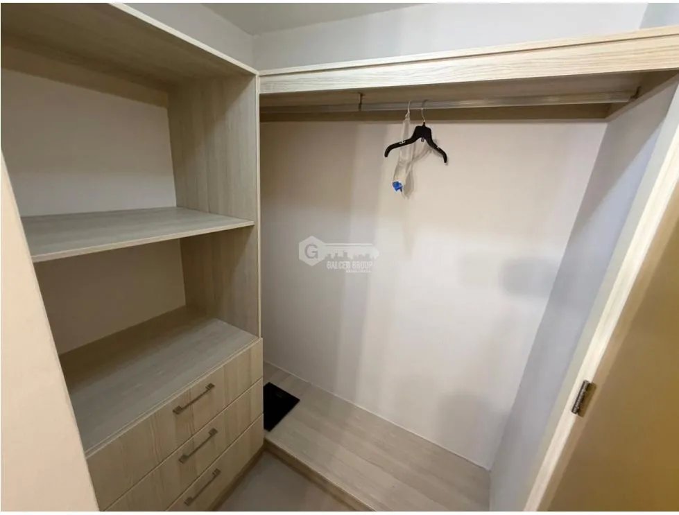 SE VENDE APARTAMENTO EN CORONADO AMOBLADO CON BALCON