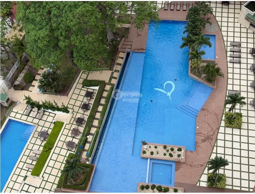 SE VENDE APARTAMENTO EN CORONADO AMOBLADO CON BALCON