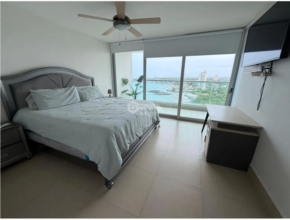 SE VENDE APARTAMENTO EN CORONADO AMOBLADO CON BALCON