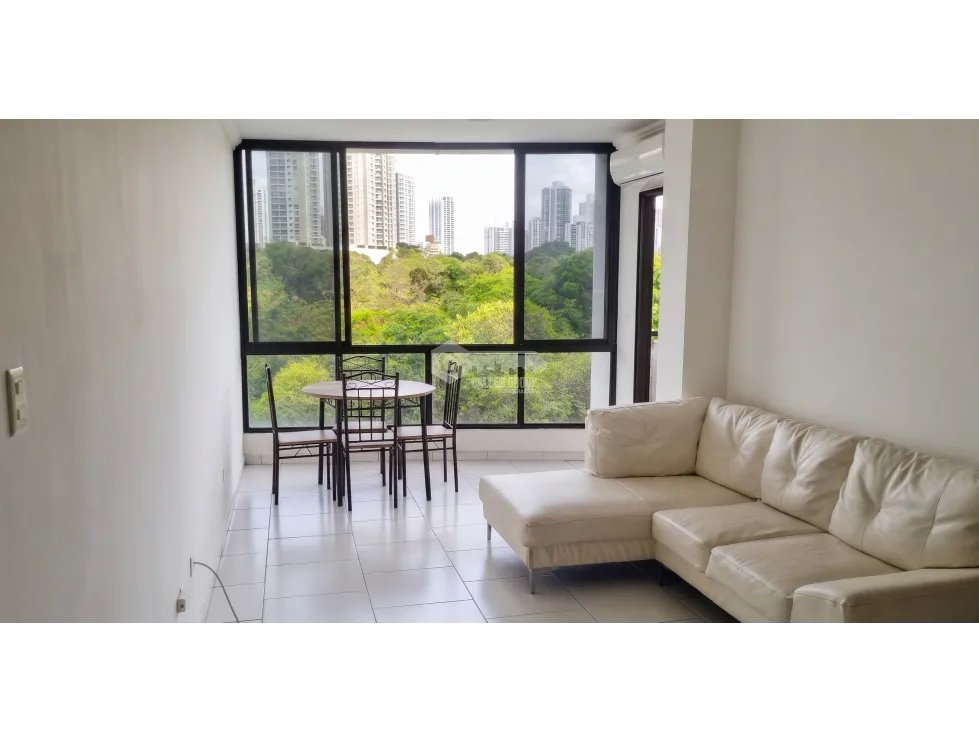 SE ALQUILA ACOGEDOR APARTAMENTO AMOBLADO FRENTE AL PARQUE OMAR