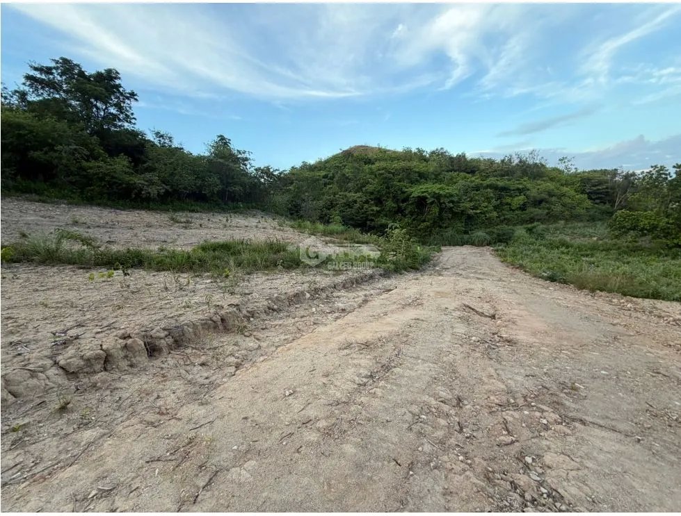 TERRENO / CHAME / EL CALVARIO / 594 M2 / LOTE PLANO