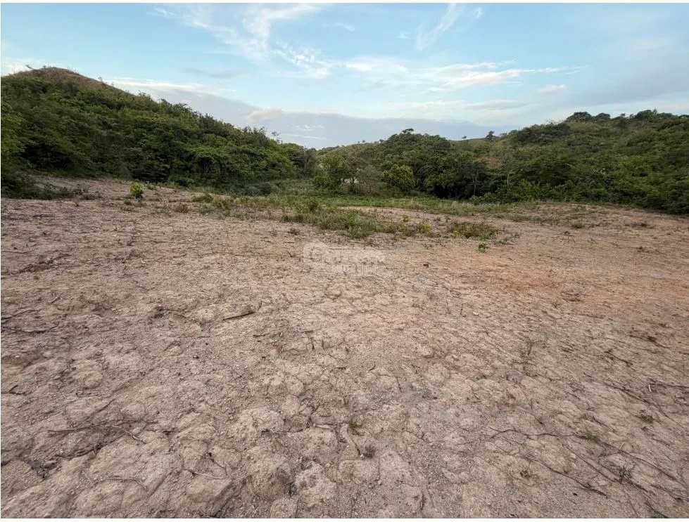 TERRENO / CHAME / EL CALVARIO / 594 M2 / LOTE PLANO