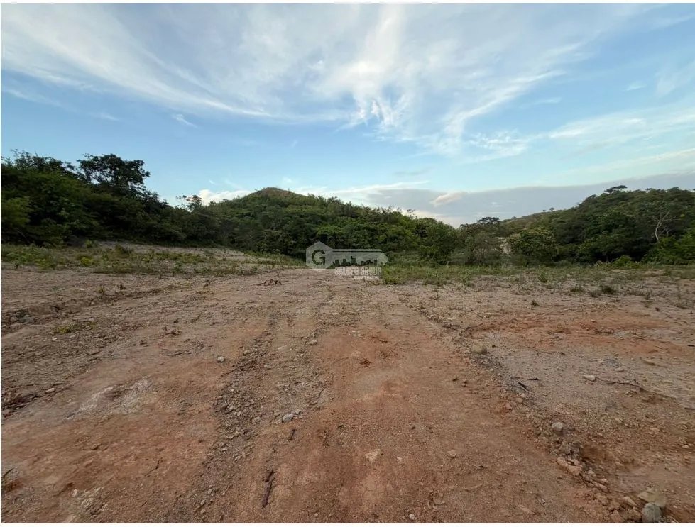 TERRENO / CHAME / EL CALVARIO / 594 M2 / LOTE PLANO
