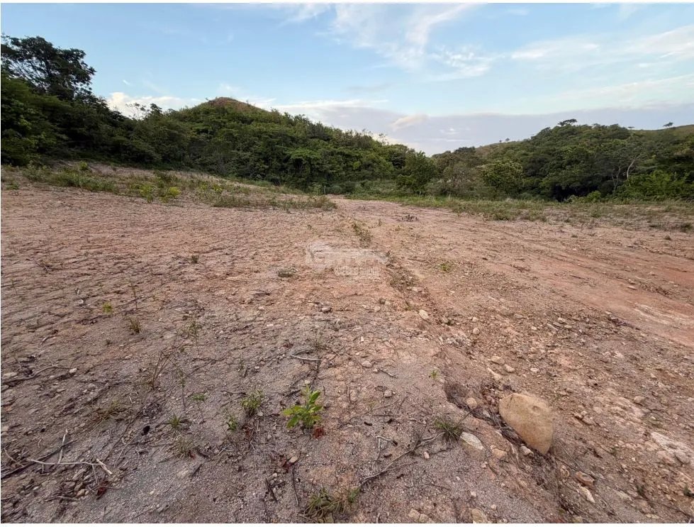 TERRENO / CHAME / EL CALVARIO / 594 M2 / LOTE PLANO