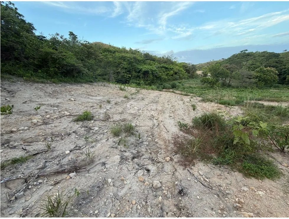 TERRENO / CHAME / EL CALVARIO / 594 M2 / LOTE PLANO