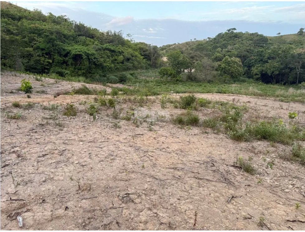 TERRENO / CHAME / EL CALVARIO / 853 M2 / LOTE PLANO