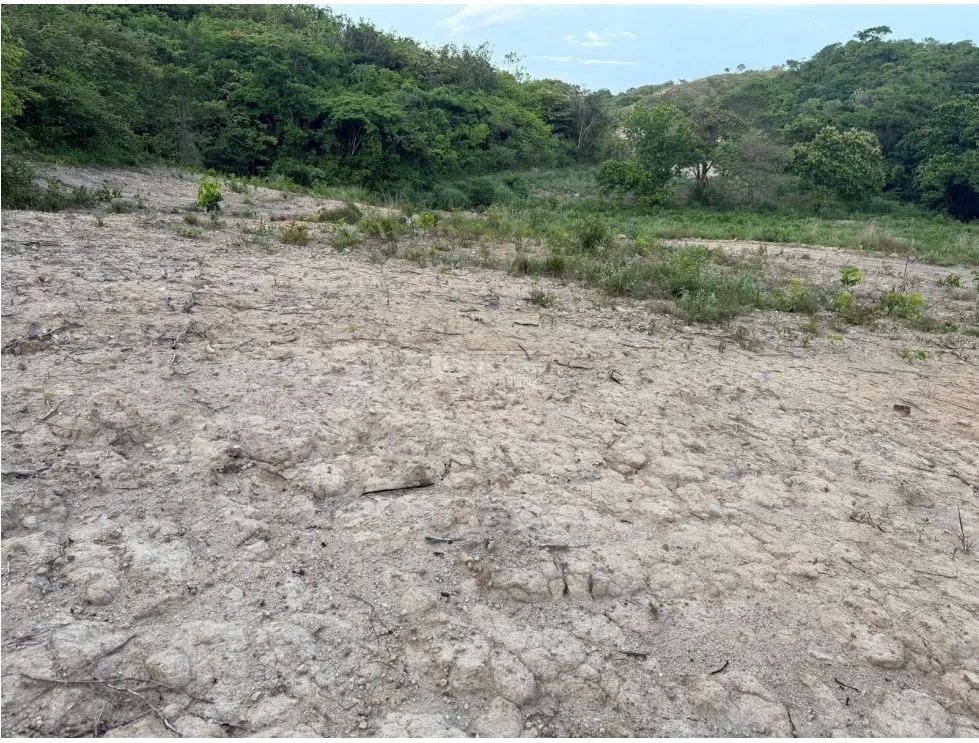 TERRENO / CHAME / EL CALVARIO / 853 M2 / LOTE PLANO
