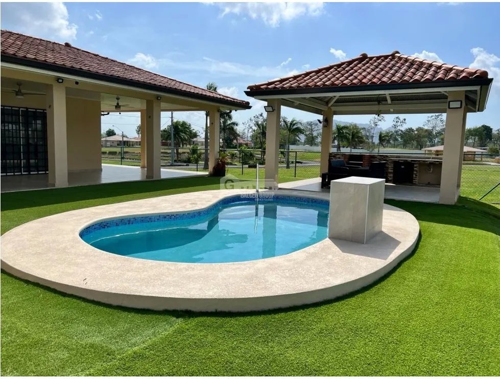 SE VENDE HERMOSA CASA DE PLAYA 381 M2 EN CHAME 3 HABITACIONES