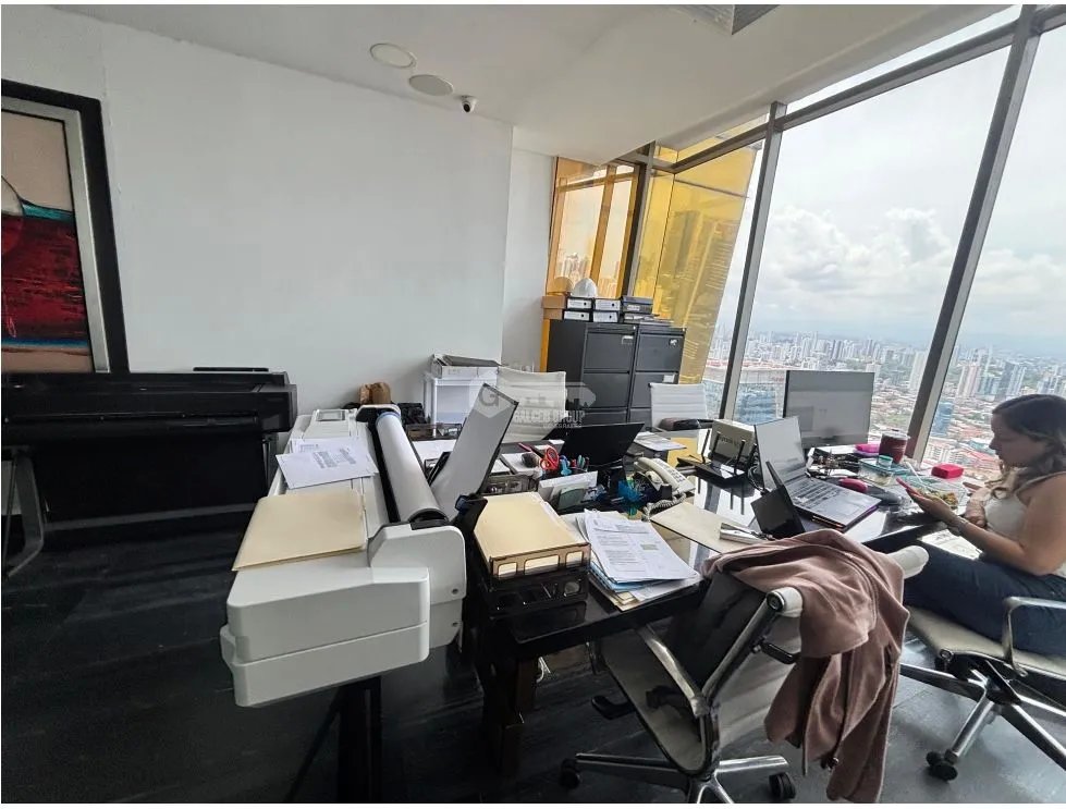 OFICINA / PH TWIST TOWER / 93m2 / CON DIVISIONES / AMOBLADA