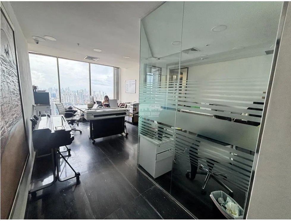 OFICINA / PH TWIST TOWER / 93m2 / CON DIVISIONES / AMOBLADA