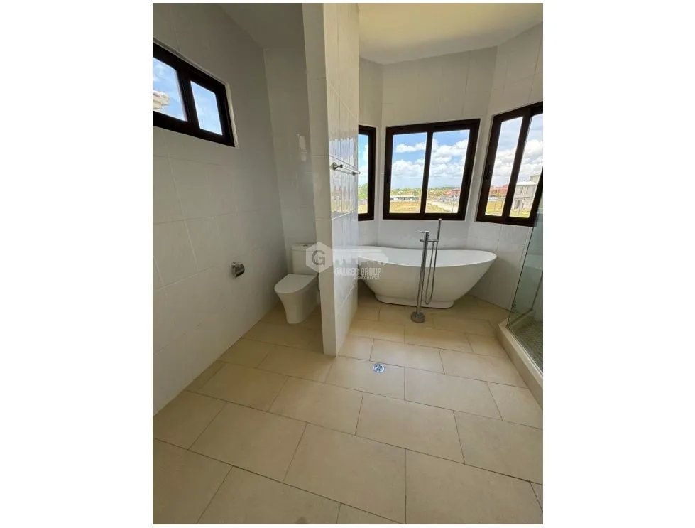 COSTA SUR / RESIDENCIAL EL DORAL / 392M2 / 4 HABITACIONES