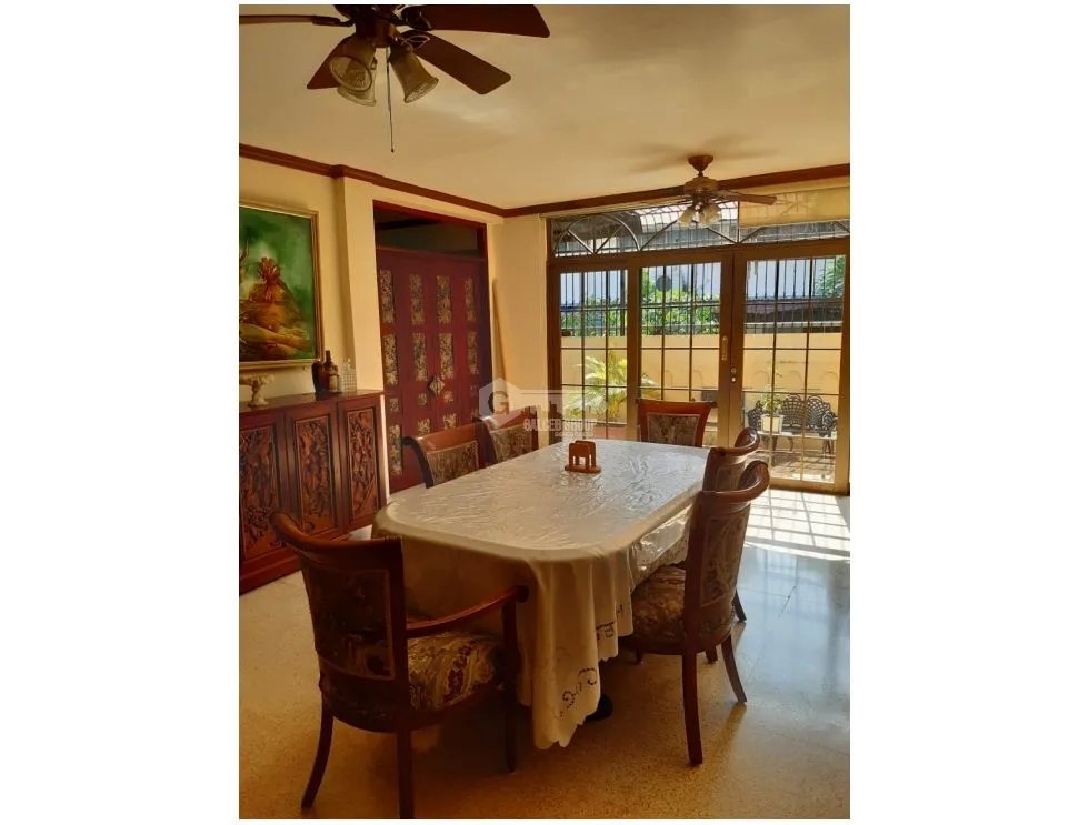 SAN FRANCISCO / VILLA LILLA / 570M2 / 2 NIVELES / TERRAZA / BALCON