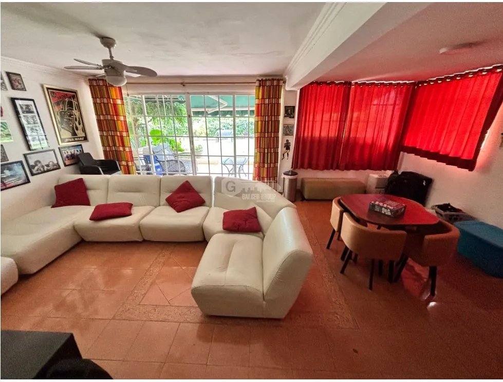 ALBROOK / CON PANELES SOLARES / 300m2 / 4 HABITACIONES / JARDIN