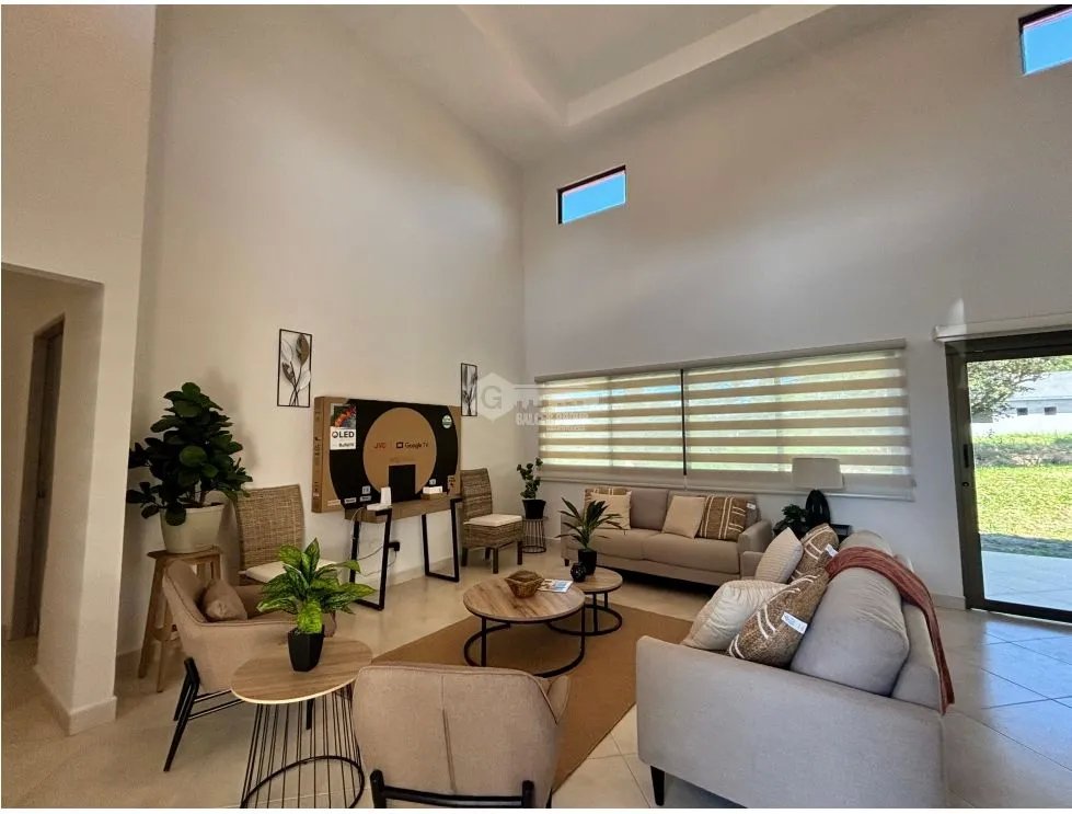 BOQUETE COUNTRY CLUB / 1704M2 / 2 HABITAC /  2 BAÑ / AMPLIO JARDIN