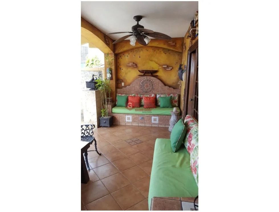 EL DORAL / CALLE 2 / 336m2 / 3 HABITACIONES / CON PISCINA