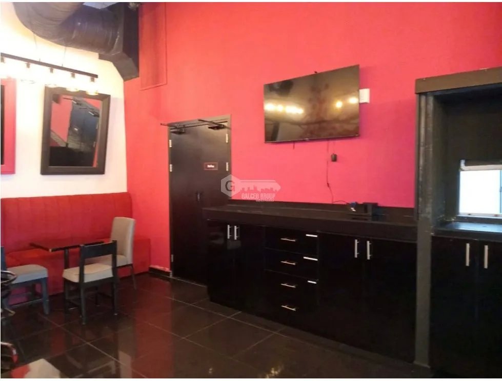 LOCAL / OBARRIO / PLAZA COMERCIAL SPOT 74 / 147M / PLANTA BAJA / VACIO