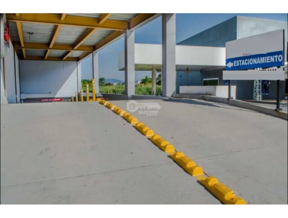 LOCAL / EDIFICO COMERCIAL VERSALLES / PLANTA ALTA / 118M2 / VACIO