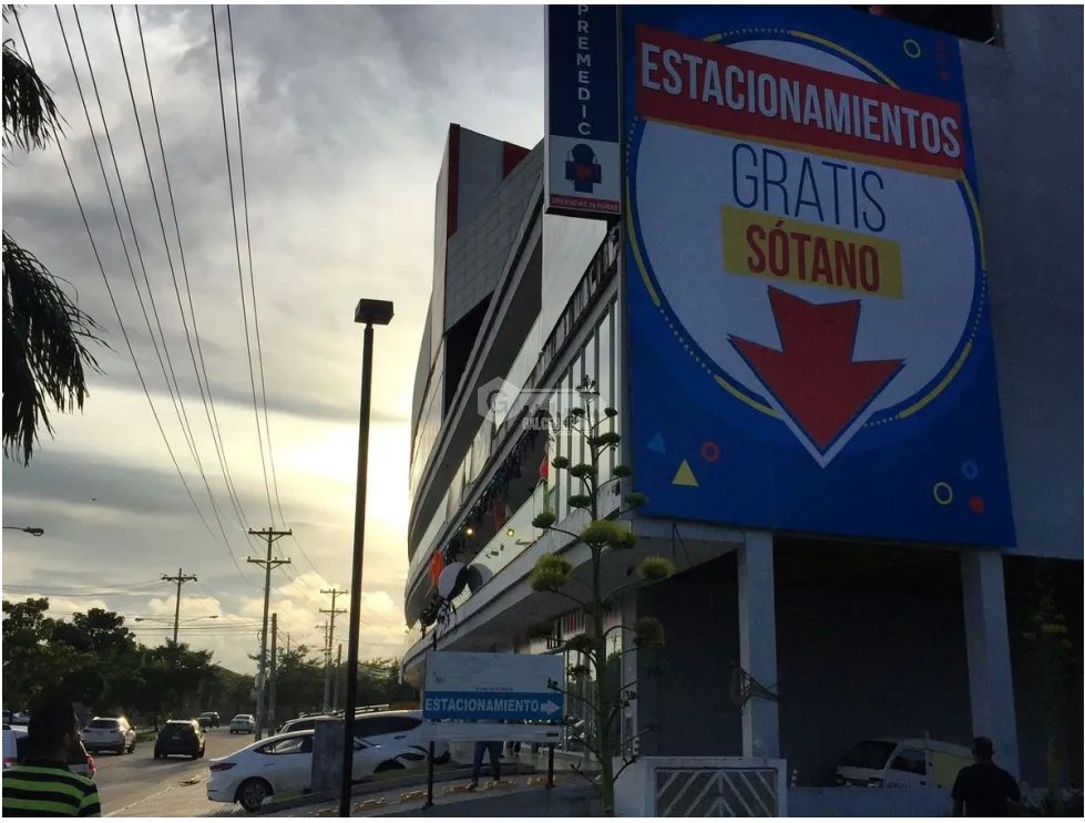 LOCAL / EDIFICO COMERCIAL VERSALLES / PLANTA ALTA / 118M2 / VACIO