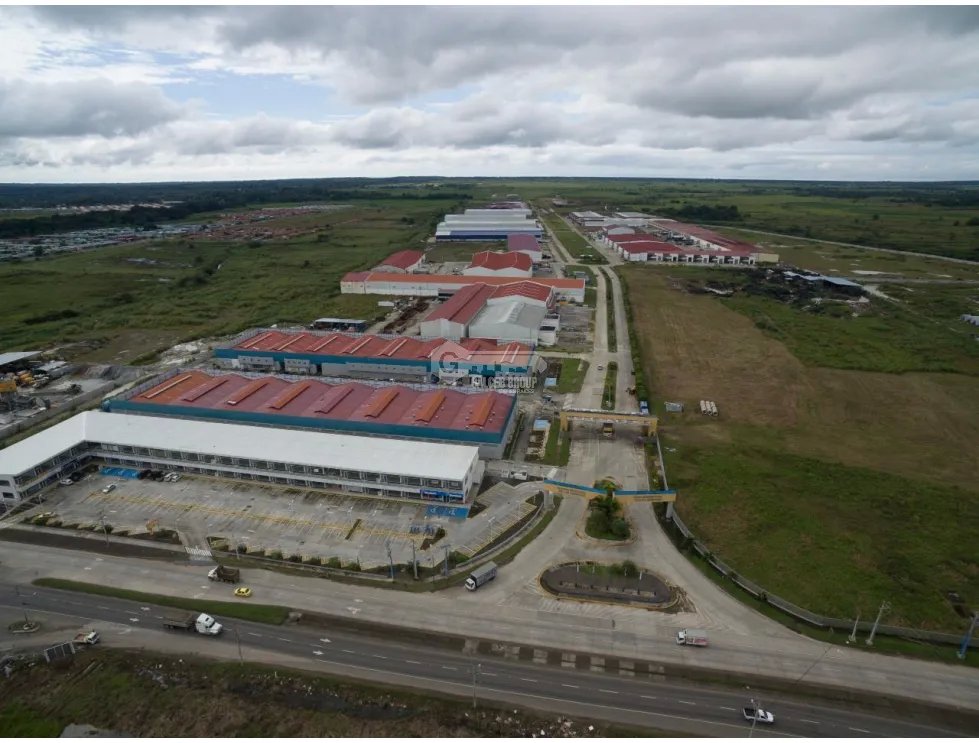 Warehouse for rent in 24 de Diciembre