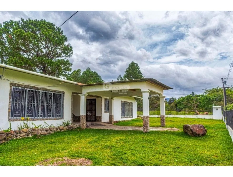 BOQUETE / ALTO BOQUETE / 1800M2 / 3 HABITACION / TOTALMENTE CERCADA
