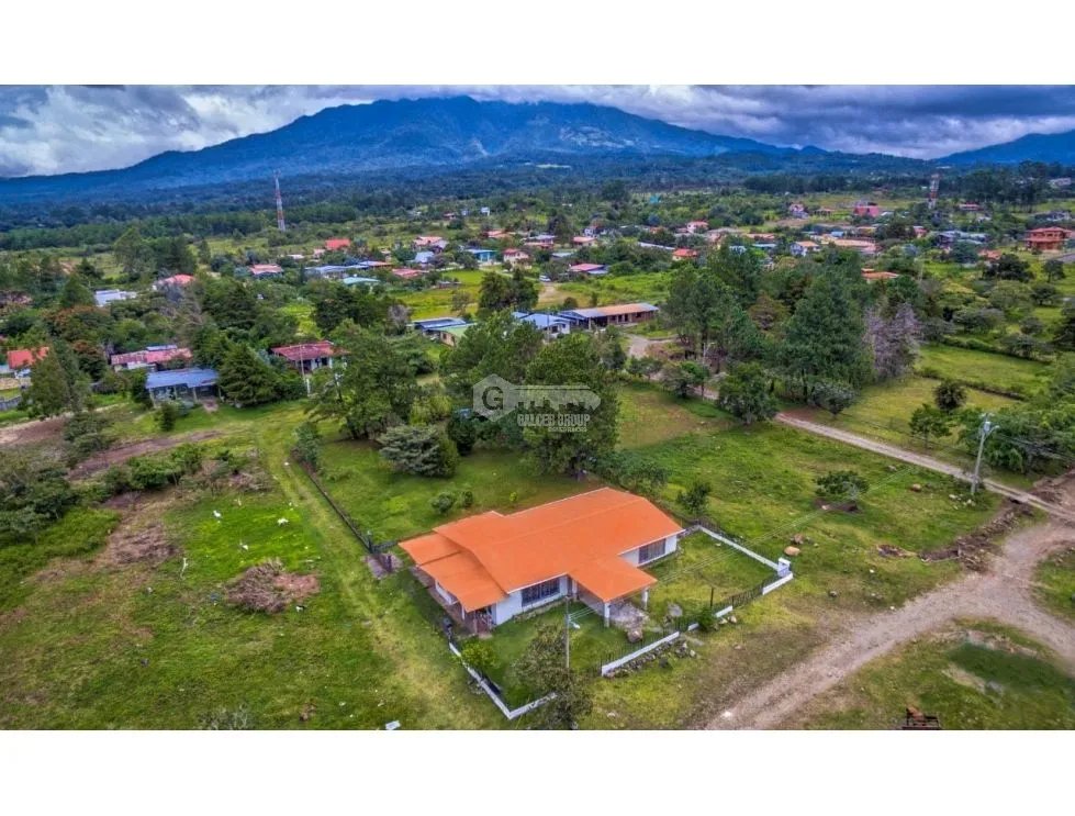 BOQUETE / ALTO BOQUETE / 1800M2 / 3 HABITACION / TOTALMENTE CERCADA