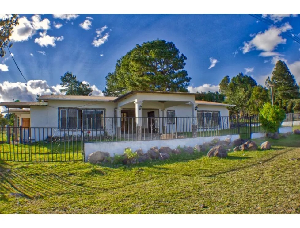 BOQUETE / ALTO BOQUETE / 1800M2 / 3 HABITACION / TOTALMENTE CERCADA