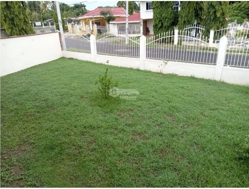 VILLA DE LOS SANTOS / 1775 M2 / TERRAZA / A 20 MIN DE PLAYAS