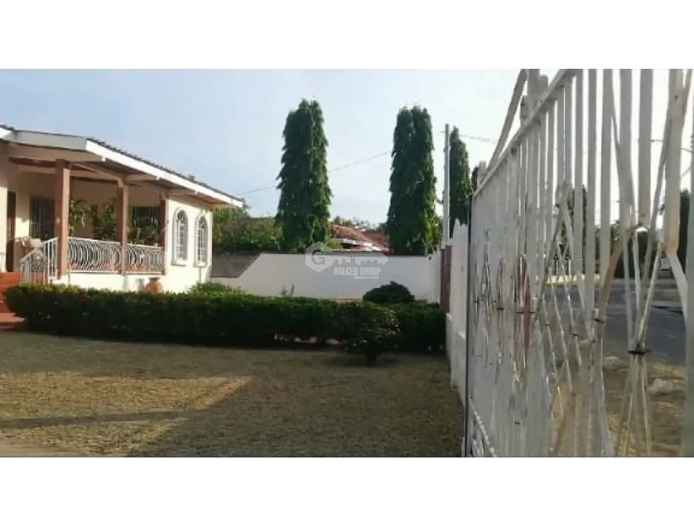 VILLA DE LOS SANTOS / 1775 M2 / TERRAZA / A 20 MIN DE PLAYAS