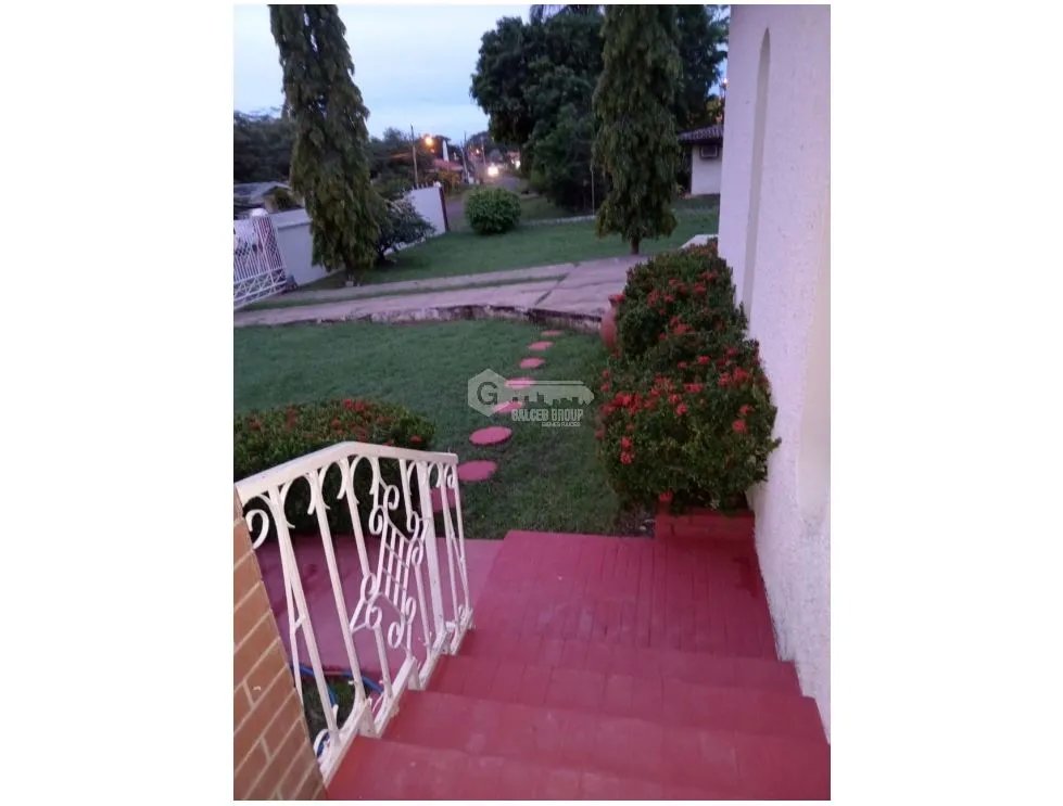VILLA DE LOS SANTOS / 1775 M2 / TERRAZA / A 20 MIN DE PLAYAS