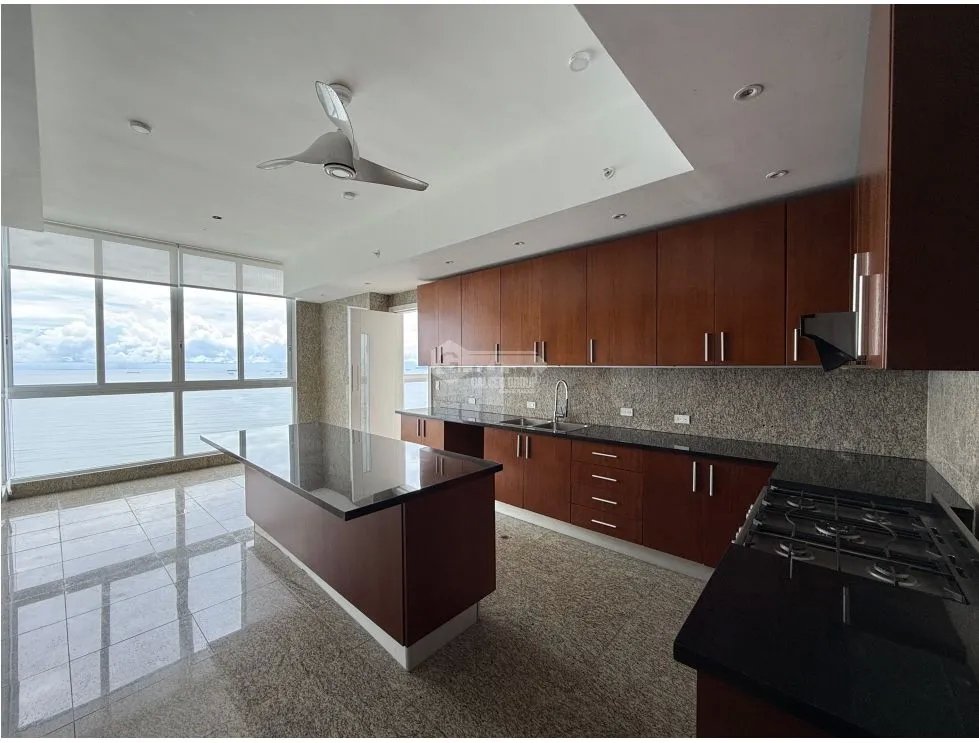 PUNTA PAITILLA / PH THE POINT / 500M2 / 4 HAB / LINEA BLANCA / BALCÓN