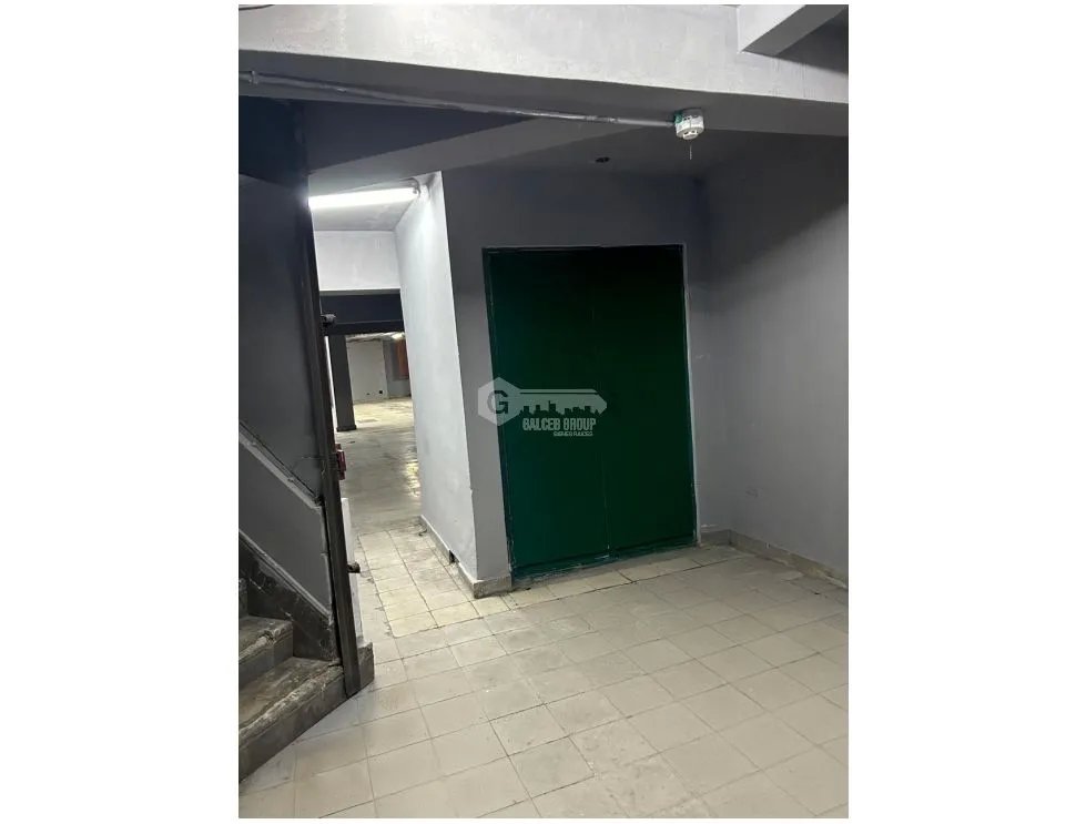 BODEGA / CALIDONIA / 930 M2 / MEZZANINE / OFICINA / ELEVADOR DE CARGA